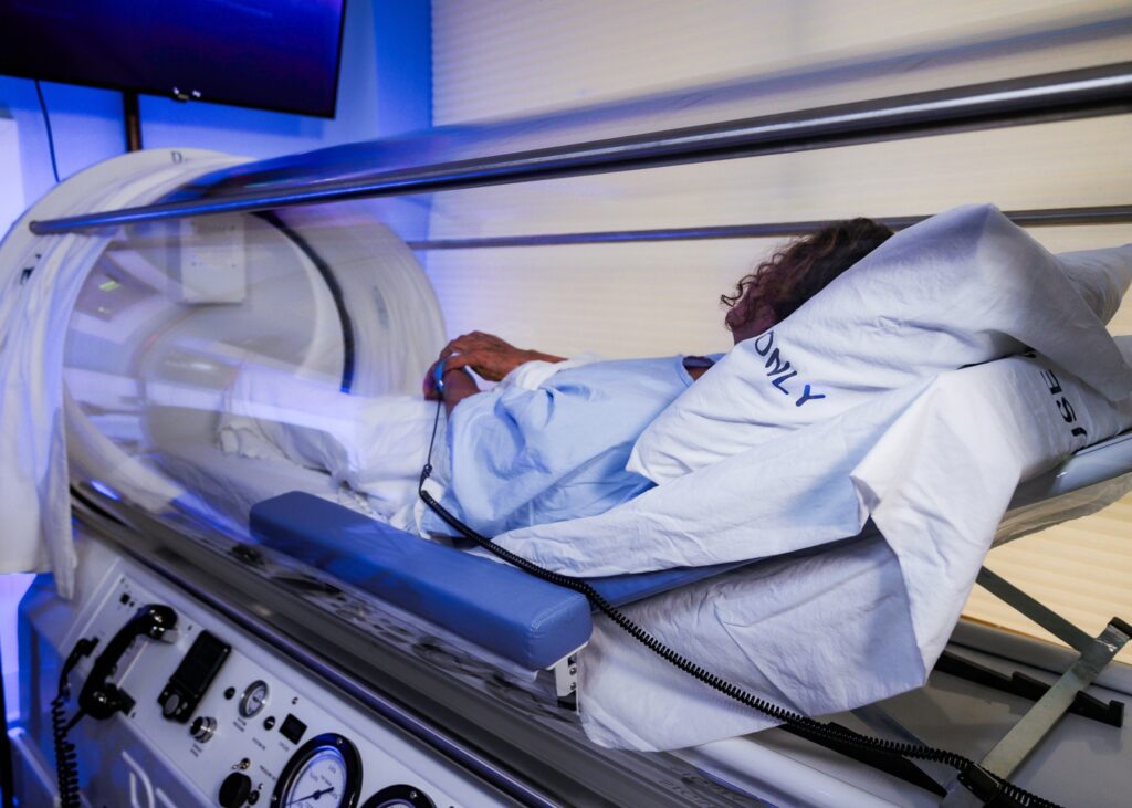 What Is Hyperbaric Oxygen Therapy (HBOT) and How Does It Work? - Wound ...